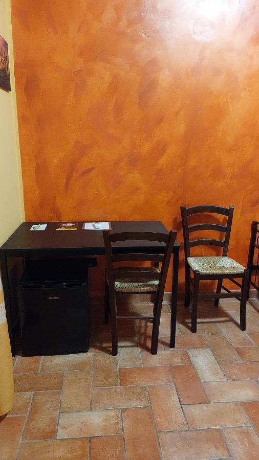 La Casa Dei Nonni Hotel Torre Orsina Bagian luar foto
